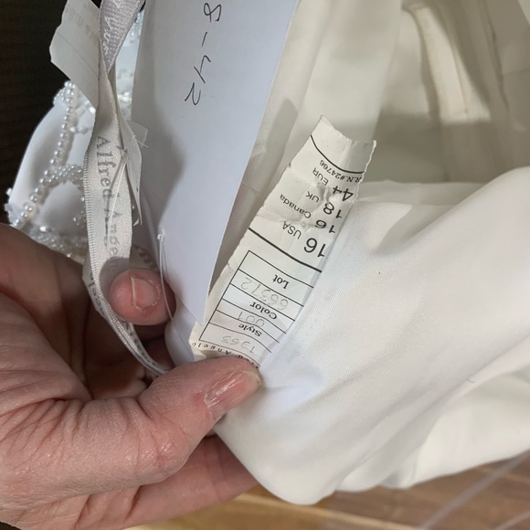 🚫SOLD🚫White Traditional Alfred Angelo Wedding Dress Size 16 - Picture 10 of 10